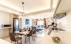 Leo - Unique Glyfada Apartment